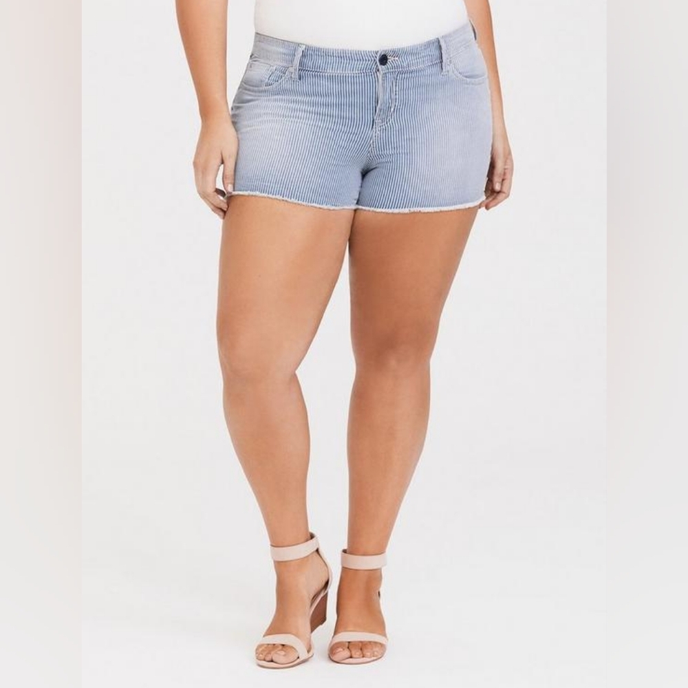 Torrid Classic Skinny Short in Vintage Stretch Print
